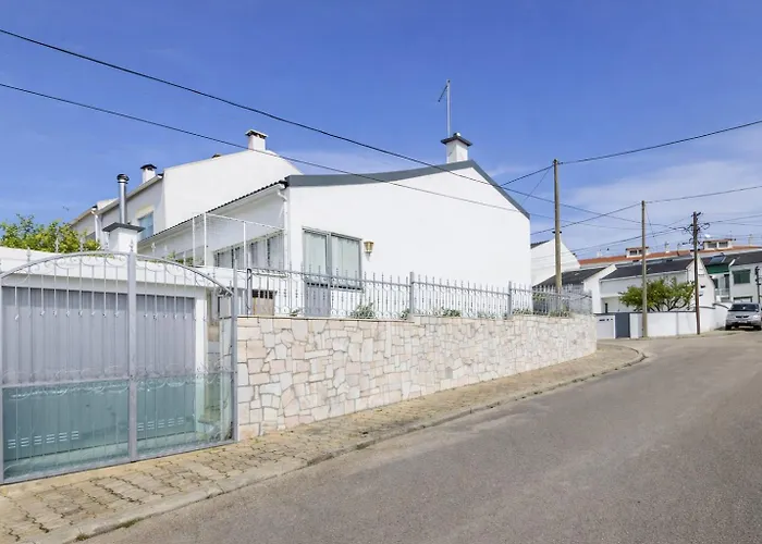 Stay In Corroios Near Lisbon And 15 Min From The Beach - Casa Acolhedora Em Corroios Perto De Lisboa E Da Praia Holiday home